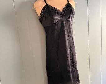 Cabernet Vintage Schwarz Satin Unterkleid Spitzenbesatz Goth Coquette USA S/M