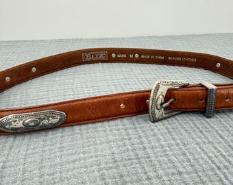 Cinturón estilo western de cuero color coñac vintage con conchos plateados, estilo bohemio, talla mediana para mujer 9234S