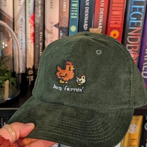 Boné bordado de Stardew Valley | O presente perfeito | Boné unissex premium | Fazenda em Apuros com Galinhas Fofas | Presente Exclusivo