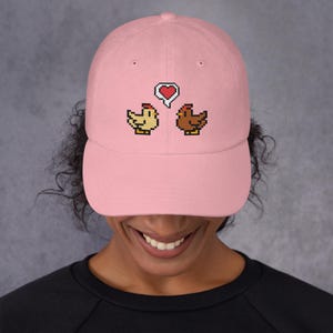 Gorra de papá bordada de Stardew Valley (talla única) / Gorra de pollos enamorados / Regalo ideal para parejas / Merchandising premium de gamers