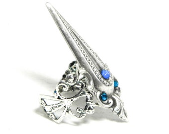 Anello con punta gotica: filigrana d'argento, zaffiri e strass turchesi