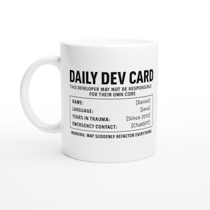 Keramische mok voor ontwikkelaars met Daily Dev Card, gepersonaliseerde programmeurmok met naam, programmeertaal en noodcontactpersoon, humoristisch