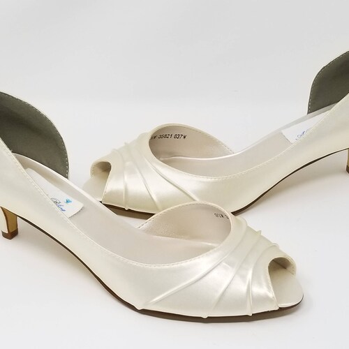 elegant bridal shoes ivory