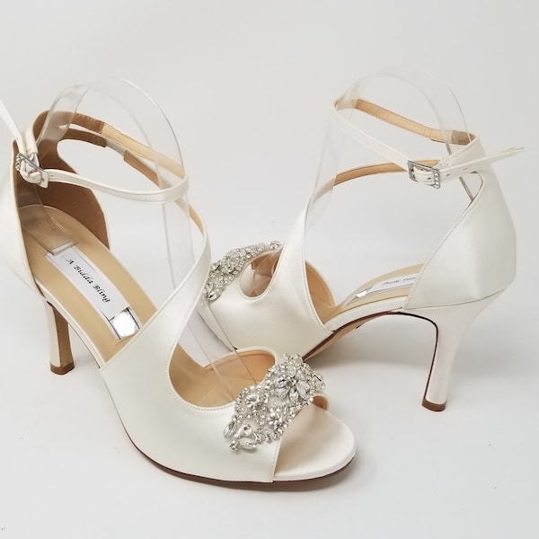 elegant bridal shoes ivory