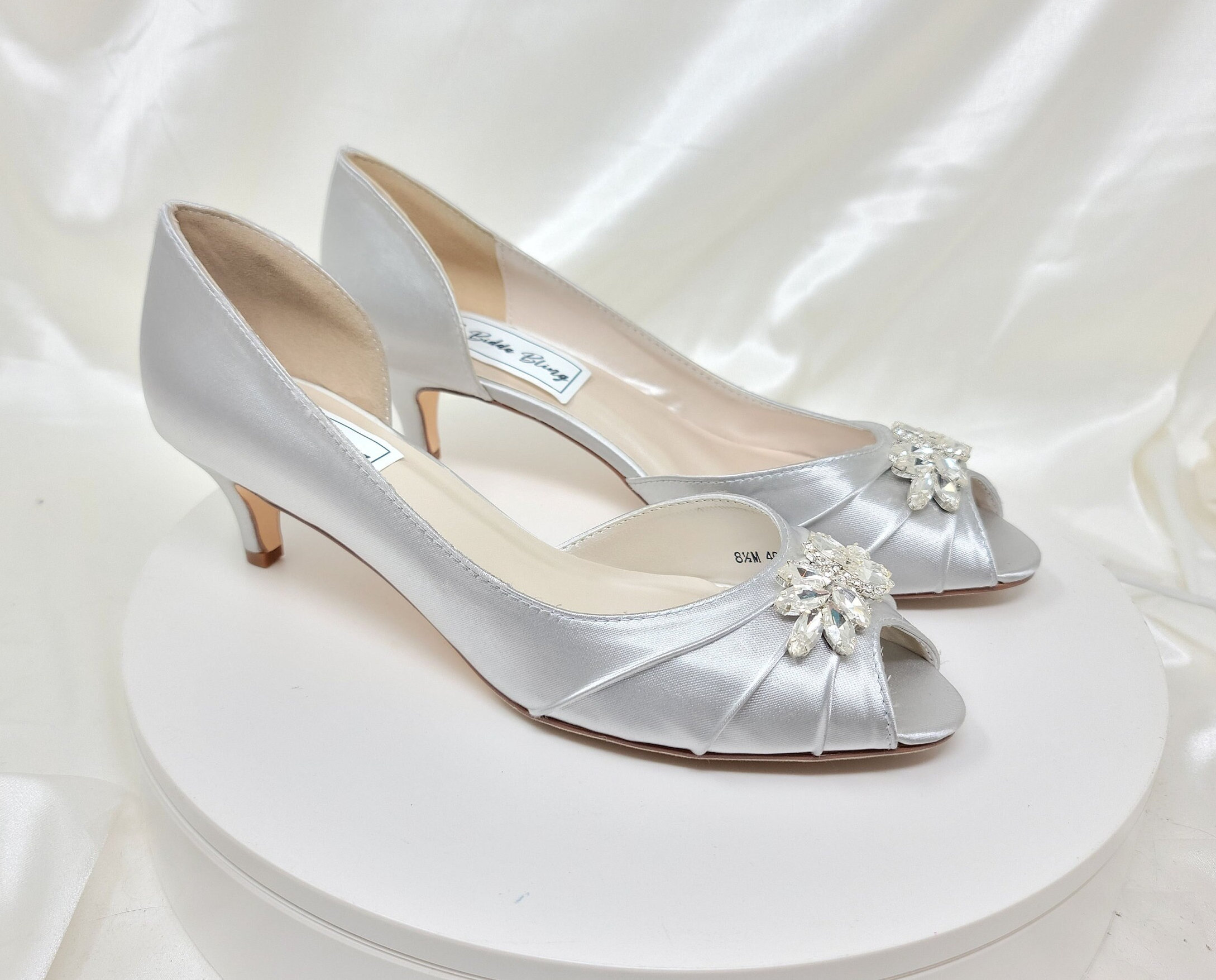 YEAHSO Low Heel Sandals, Luxury Diamond Ladies Wedding Shoes Pointed Toe  Heels Sweet Ribbon Bow Crystal Ball Party Heels Silver (Color : Silver,  Size : 39 EU) : Buy Online at Best