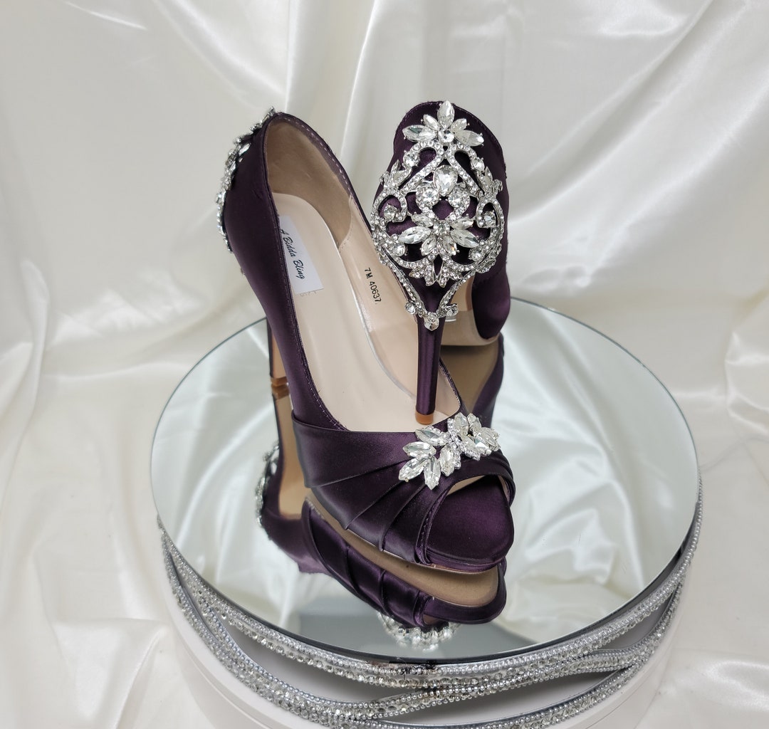 Berenjena púrpura zapatos de boda cristales detrás y delante