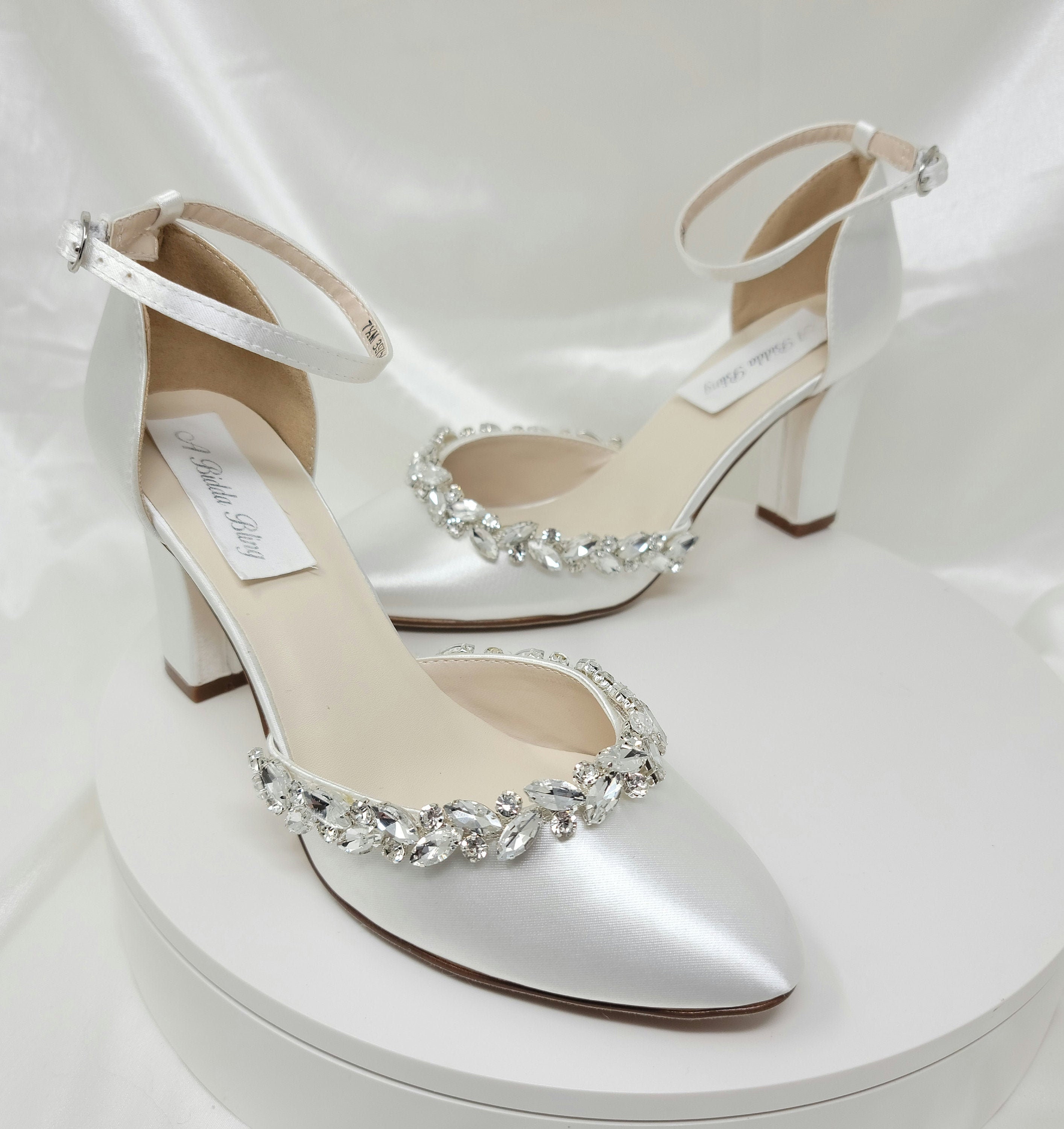 French brand white 2 inch heels size 36, 女裝, 鞋, 高跟鞋- Carousell