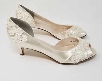 Ivory Bridal Shoes with Lace Design Ivory Wedding Shoes Ivory Kitten Heels Lace Bridal Shoes Lace Wedding Shoes Ivory Lace Heels