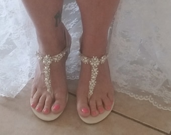 Elfenbein-Hochzeits-Sandalen mit Perlen und Kristallen Ziel Hochzeit Sandalen Elfenbein-Brautsandalen Strand-Hochzeits-Sandalen Strand-Hochzeits-Schuhe