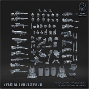 Könnte beinhalten: Eine Sammlung grauer Miniaturkomponenten für ein Special Forces Pack, darunter Gewehre, Köpfe, Granaten, Messer und Kommunikationsgeräte. Der Text "SPECIAL FORCES PACK" befindet sich unten.