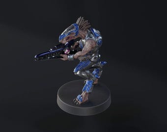 May include: A detailed figurine of a Covenant Elite from the Halo video game series. The figure is posed with a blue and silver energy weapon, and is standing on a black circular base. The Elite is primarily brown and blue.