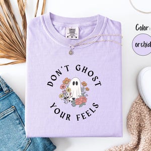 「Don't Ghost Your Feels」Comfort Colors®シャツ、ポジティブアファメーションシャツ、感情サポートシャツ、面白いハロウィンメンタルヘルスTシャツ