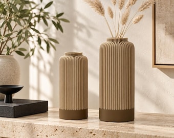 Moderne vaas van geribbeld linoleum in beige en bruin, decoratieve vaas in Japanse stijl, 18 cm of 22 cm.