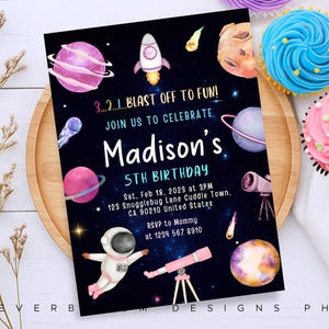 Faire-part d'anniversaire modifiable dans l'espace, invitation décollage astronaute, invitation d'anniversaire dans l'espace modifiable, modèle de toile d'invitation rose violet EBD63