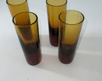 Zestaw 4 kieliszków do shotów w kolorze bursztynowego złota