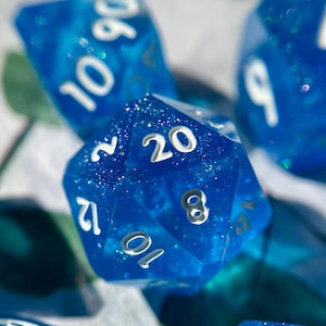 Blu reale scintillante (grado B) - Dadi smussati con bordo affilato - Dadi poliedrici in resina D&D