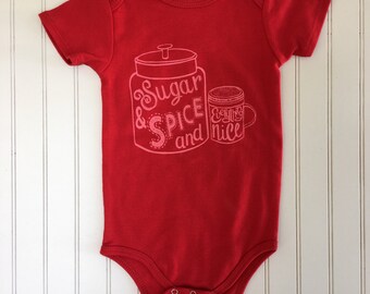 Azúcar y especia Onesie orgánico