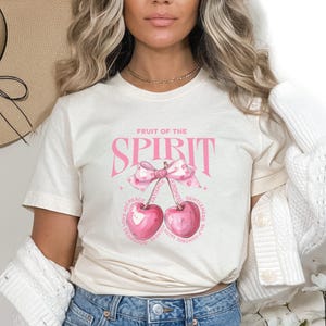Andens frukt T-shirt: Tro över rädsla, Guds rustning Soft Cream