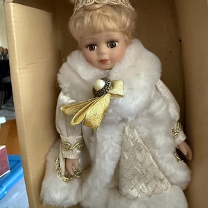 Vintage doll Signature Collection Petite Porcelain Doll,a limited edition,hand-crafted porcelain doll over 20 years old great condition doll