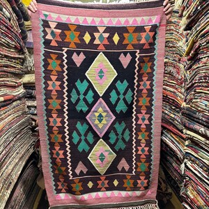 Vintage Turkish Kilim Rug: Heart Motif, Handwoven Wool, Boho Tribal Decor (31.5&quot; x 57&quot;)