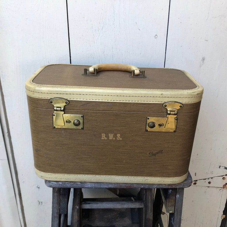 lightweight suitcases 23kg