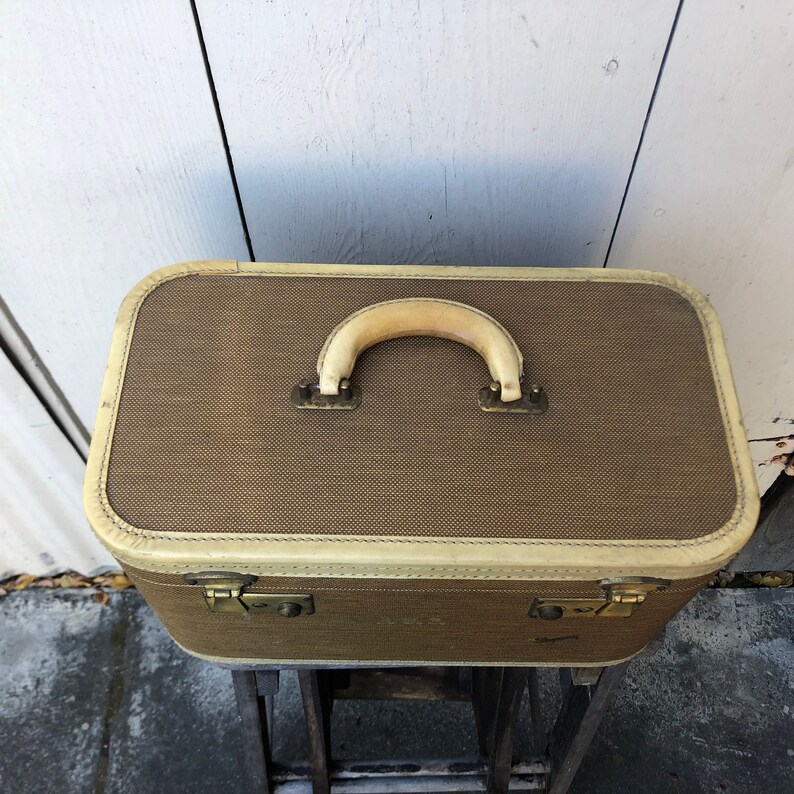 vintage skyway train case