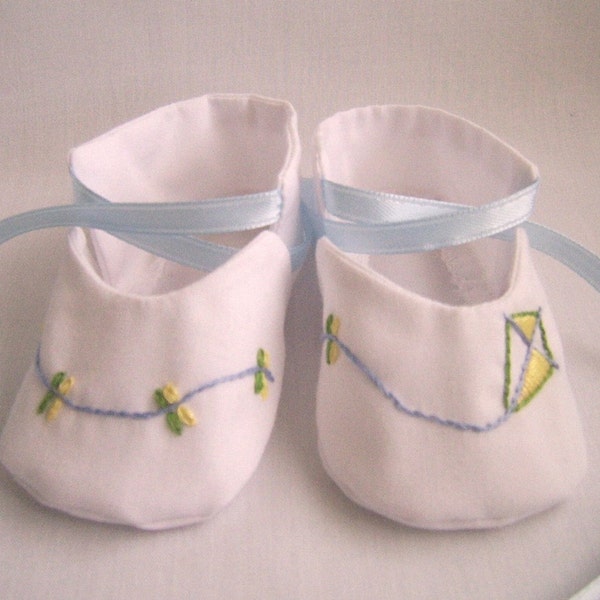 Fly A Kite, Hand Embroidered Baby Shoes, size 3 to 6 mo. Baby Shower Booties, Soft Sole, Baby Doll Shoes