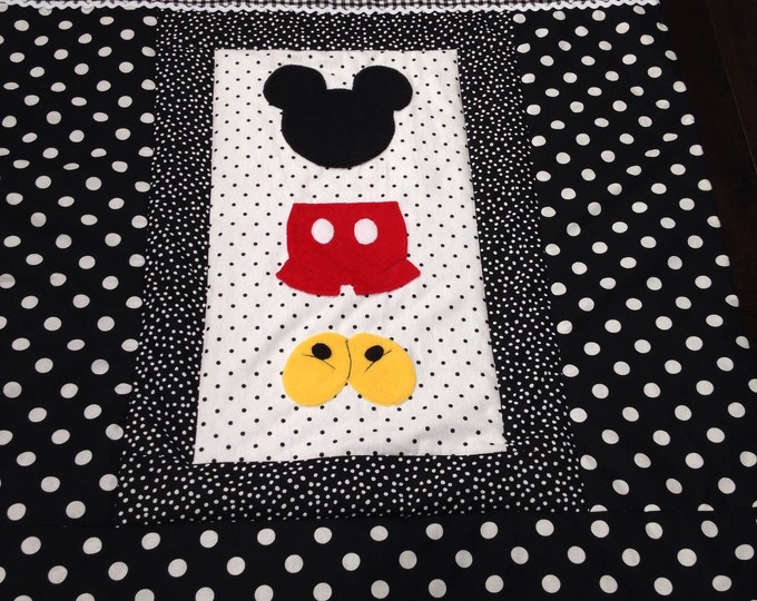 Mickey Mouse toddler quilt Etsy 日本
