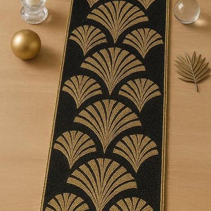 Ręcznie robiony bieżnik z koralików | Czarno-złoty wystrój w stylu art déco