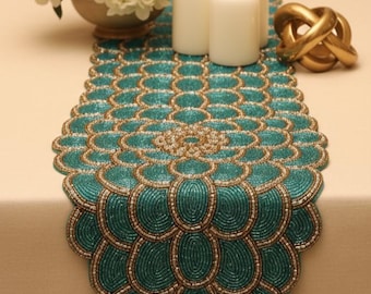 Camino de mesa con cuentas hecho a mano: decoración de comedor en verde azulado