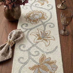 Runner da tavola fatto a mano con perline – Motivo floreale, 13x36