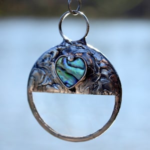 Magnifying Glass Pendant Necklace, Gift for Readers, Gift for Nature Lover, Artisan Necklaces for Women, Artisan Made, Jewelry for Her,