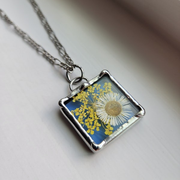 Stained Glass Pendant Necklace for Women, Real Pressed Flower Jewelry, Blue Handmade Stain Glass Necklace, Boho Chic Gift for Mom, Wife,