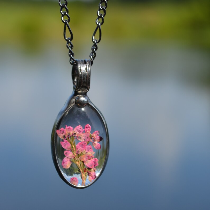 Oval Scottish Heather Pendant, Pink Pressed Flower Necklace, Hand Made In USA by Louisiana Artisans at Bayou Glass Arts Studio. Best gift for Mom, Wife, Girlfriend, Heather, Birthday Anniversary Christmas Valentines Day St Patricks Day