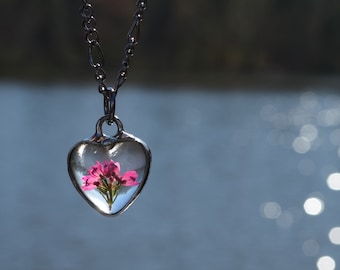 Pressed Flower Necklace, Real Flower Jewelry with Pink Heather in Glass Heart, Pink Heart Necklace, Pressed Flower Jewelry Gift For Women