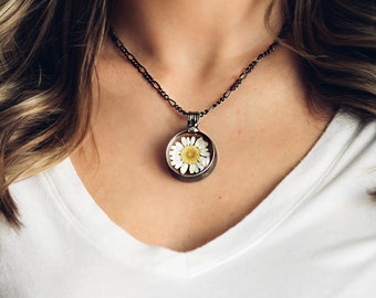 April Birth Flower, Daisy Necklace for Women, Pressed Flower Jewelry, Van Gogh Jewelry, Daisies, Hippie Jewelry, Birthday Gift for April,