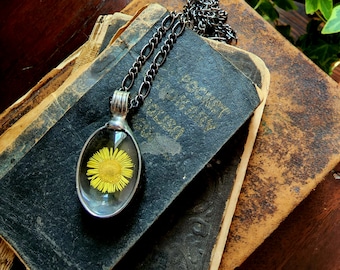 Pressed Flower Necklace for Women, Yellow Wildflower Jewelry, Birthday Gift, Christmas Gift, All Occasion Gift for Women, Jewelry Accessory,