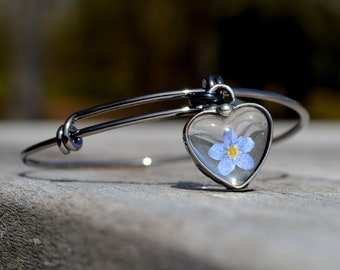 Bracelet with Heart, Adjustable Bangle, Pressed Flower Charm, Forget Me Not in Glass Heart, Stretch Blue Heart Bracelet, Bangle for Women,