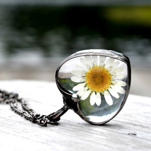 Handmade Large White Daisy Heart Pendant Necklace Created by Artisans at Bayou Glass Arts. Best gift for Mom Wife Girlfriend BFF Christmas Birthday