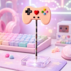 Puede incluir: Un juego de tres tazas de cerámica con un acabado mate moteado. Las tazas son de color crema, gris claro y gris oscuro. Cada taza tiene un diseño simple y minimalista.