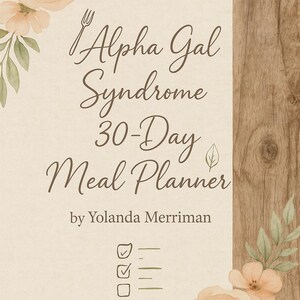 Puede incluir: Un planificador de comidas de 30 días beige con el título "Alpha Gal Syndrome" de Yolanda Merriman. Presenta detalles florales en acuarela melocotón y verde y un diseño de tablones de madera. Incluye casillas de verificación.