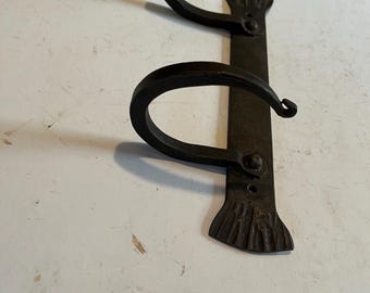 Handforged bar with hooks