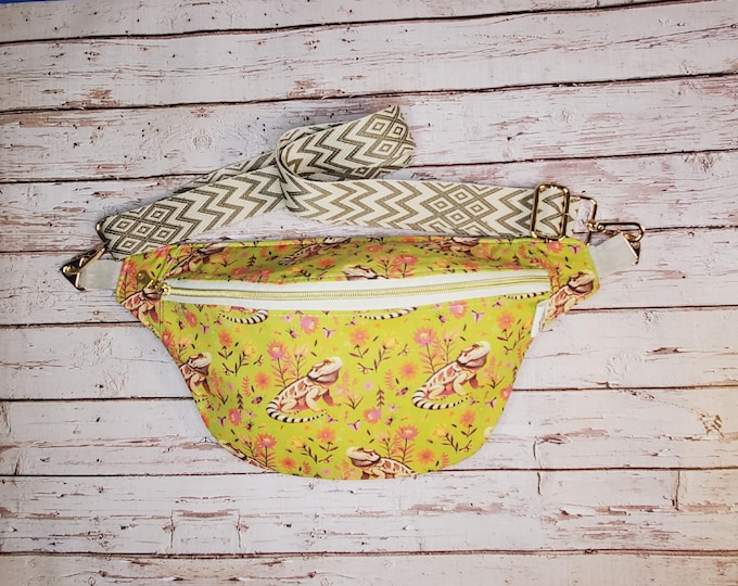 Bearded Dragon and Flowers Cotton Fanny Pack: Handmade Crossbody Sling Bag