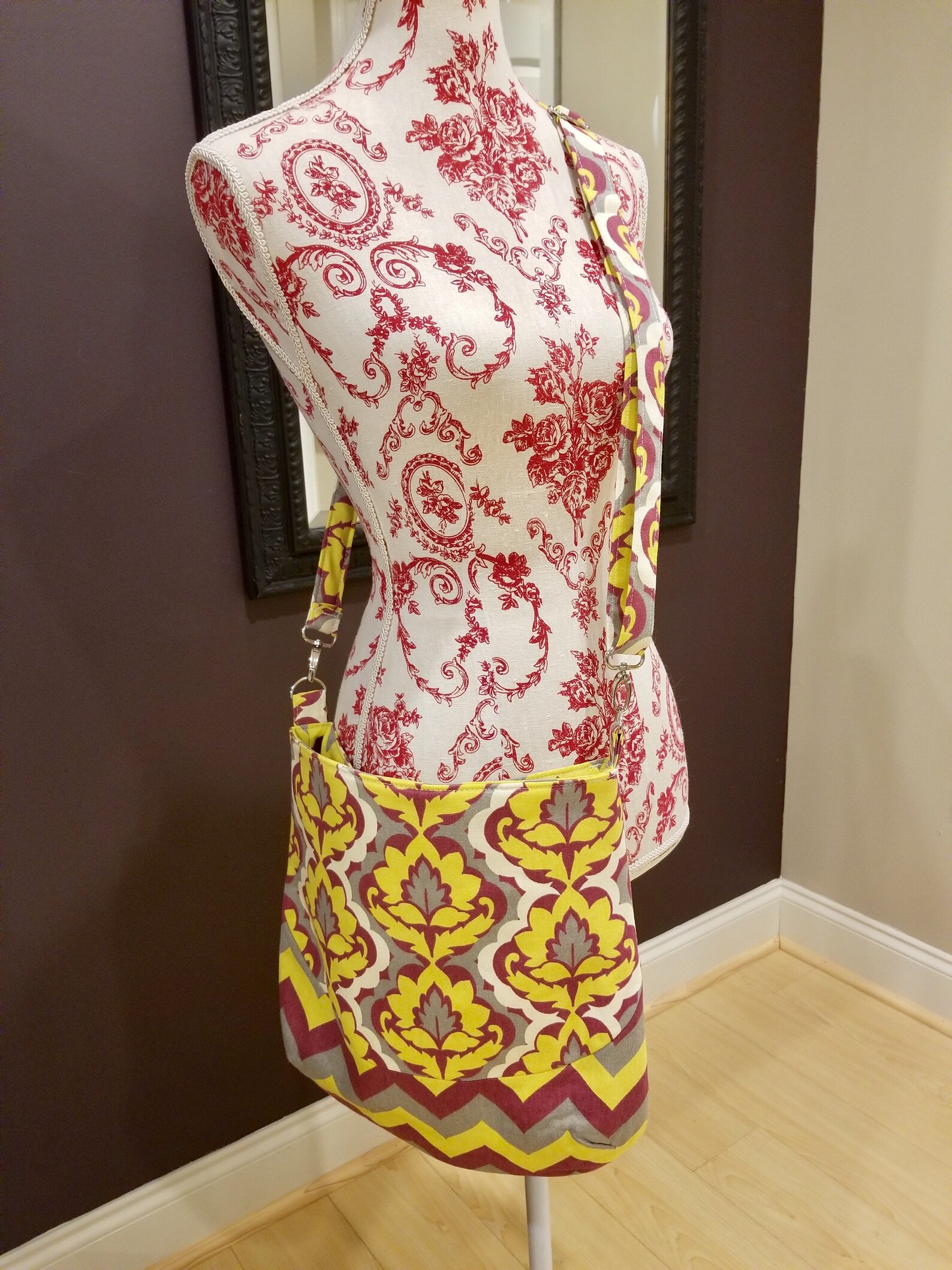 Damask Pattern Print Crossbody bags