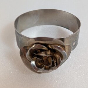 Vtg Silver Tone Womens Metal Rose Floral Cuff Bracelet Modernist Adjustable