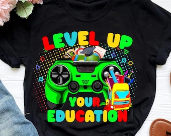 Level up din utbildning PNG, Level up PNG-fil, digital nedladdning av gamer, speltröjadesign, Level up-sublimering för män och kvinnor
