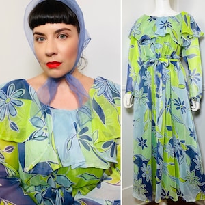 Curvy Large to Extra Large 1970s Vintage Blue and Lime Green Chiffon Psychedelic Daisy Print Maxi Dress