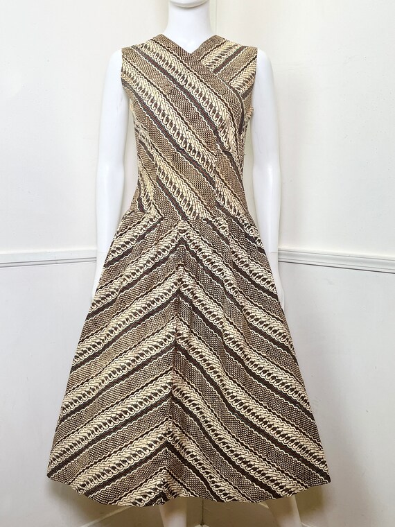 Small 1950's Vintage Cotton Batik Summer Dress - image 3