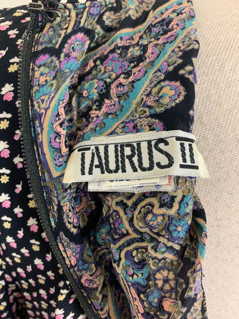 Best fit Small 1920/'s Style Drop Waist Rayon Day Dress Taurus II 1980/'s Vintage Floral Paisley Dress with Balloon Sleeves