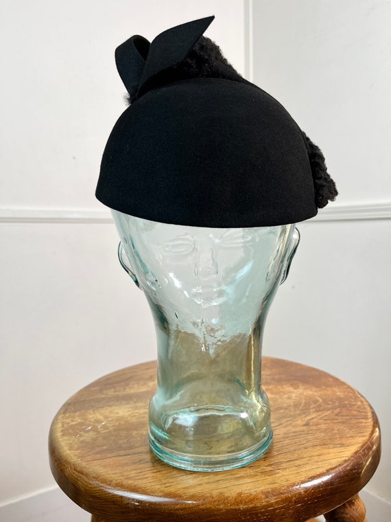 1940's Vintage Black Sculptural Hat with Curly La… - image 3